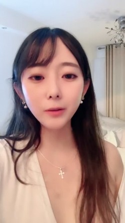 声优G奶小姐姐【娇娇嗲嗲的小狐狸】绝对撸爆 娇喘就硬 淫荡巨乳 道具自慰 狂插流白浆 尿尿 淫叫 截图11