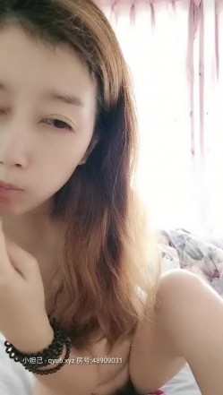 逼里塞着跳蛋睡觉的小骚妇，刚醒了就吃大哥鸡巴，开档黑丝高跟诱惑，口交大鸡巴主动上位抽插，被小哥爆草 截图11