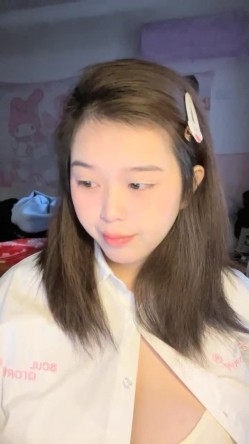 奶控福利，全网最大奶子来了~【甜甜甜甜圈】，就问各位大哥，这奶子大不大，震撼，惊人 截图1