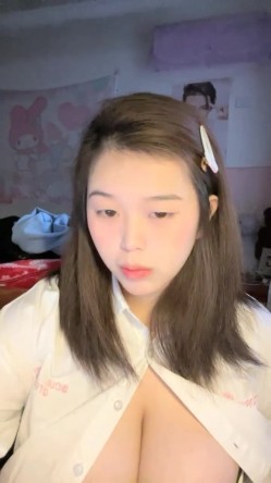 奶控福利，全网最大奶子来了~【甜甜甜甜圈】，就问各位大哥，这奶子大不大，震撼，惊人 截图3