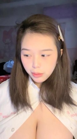 奶控福利，全网最大奶子来了~【甜甜甜甜圈】，就问各位大哥，这奶子大不大，震撼，惊人 截图10