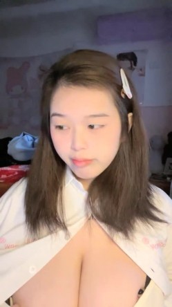 奶控福利，全网最大奶子来了~【甜甜甜甜圈】，就问各位大哥，这奶子大不大，震撼，惊人 截图11
