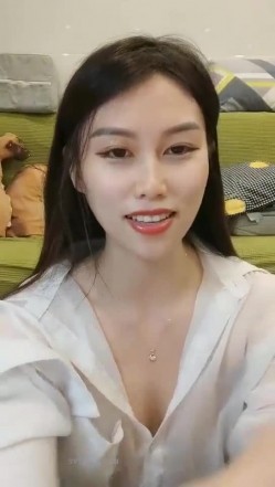 极品高颜冷艳御姐，反差小妈感女主播「金刚护撸娃」「小奶猫」激情淫语撩骚，和姐妹下海大秀，互舔互口假鸡巴互插 截图2