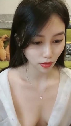 极品高颜冷艳御姐，反差小妈感女主播「金刚护撸娃」「小奶猫」激情淫语撩骚，和姐妹下海大秀，互舔互口假鸡巴互插 截图3