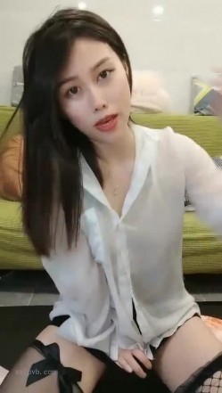极品高颜冷艳御姐，反差小妈感女主播「金刚护撸娃」「小奶猫」激情淫语撩骚，和姐妹下海大秀，互舔互口假鸡巴互插 截图16