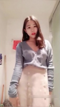 高颜值清纯年轻辣妈,生过小宝宝坚持开播,身材恢复的还不错,气质极佳 截图2
