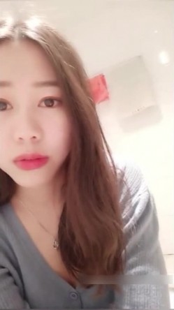 高颜值清纯年轻辣妈,生过小宝宝坚持开播,身材恢复的还不错,气质极佳 截图4