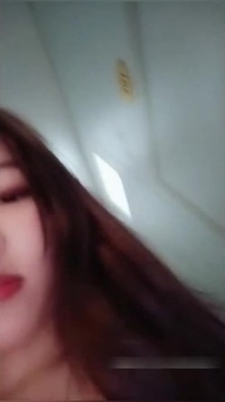 高颜值清纯年轻辣妈,生过小宝宝坚持开播,身材恢复的还不错,气质极佳 截图8