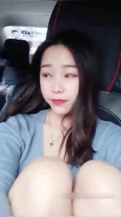 高颜值清纯年轻辣妈,生过小宝宝坚持开播,身材恢复的还不错,气质极佳 截图9