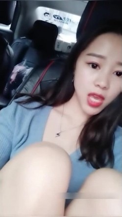 高颜值清纯年轻辣妈,生过小宝宝坚持开播,身材恢复的还不错,气质极佳 截图12