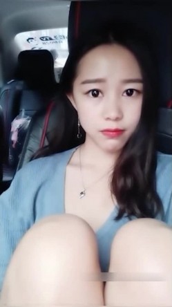 高颜值清纯年轻辣妈,生过小宝宝坚持开播,身材恢复的还不错,气质极佳 截图15