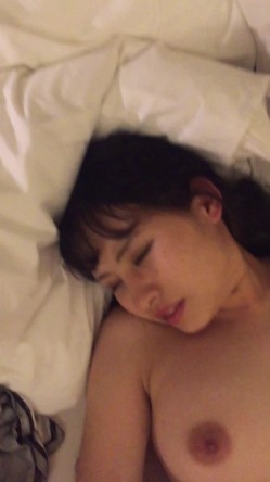 带淫妻找单男做爱 老公在旁边拍摄单男操自己老婆 淫水沾满J8 截图5