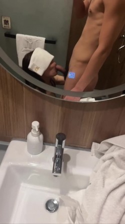 【推特 我的枪好长啊】3P打桩踩头后入骚人妻 千元付费资源 截图8