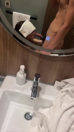 【推特 我的枪好长啊】3P打桩踩头后入骚人妻 千元付费资源 截图9