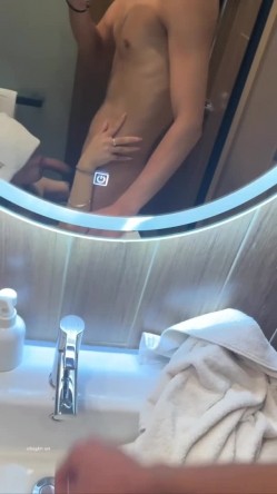 【推特 我的枪好长啊】3P打桩踩头后入骚人妻 千元付费资源 截图12