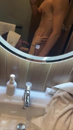 【推特 我的枪好长啊】3P打桩踩头后入骚人妻 千元付费资源 截图13