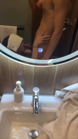【推特 我的枪好长啊】3P打桩踩头后入骚人妻 千元付费资源 截图14