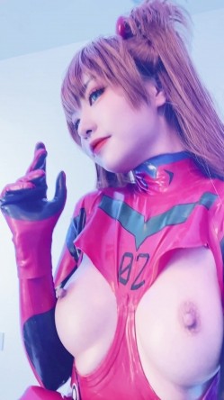 【超美高端 ️罕见露脸露点】极品Cos爆机少女『喵小吉』三月新作《人类补奸计划》性感明日香的使徒榨汁 超清4K原版 截图7