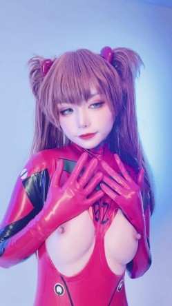 【超美高端 ️罕见露脸露点】极品Cos爆机少女『喵小吉』三月新作《人类补奸计划》性感明日香的使徒榨汁 超清4K原版 截图9