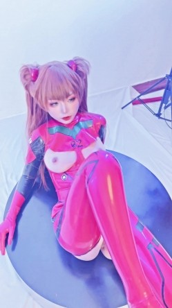 【超美高端 ️罕见露脸露点】极品Cos爆机少女『喵小吉』三月新作《人类补奸计划》性感明日香的使徒榨汁 超清4K原版 截图15