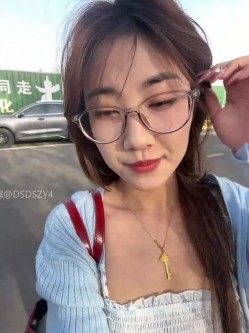 ️超级淫荡骚母狗【GG-BONG1】反差眼镜骚货户外车内道具自慰喷水 截图11