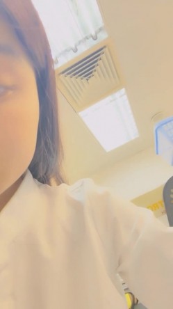 【露露儿酱】真实办公室白领办公室偷偷露出躲厕所自慰大秀特写抠逼有点可爱的小骚货 截图16