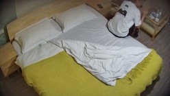 安防酒店摄像头偷拍极品黑袜时尚少妇穿着性感情趣内衣和秃顶小哥幽会 截图3