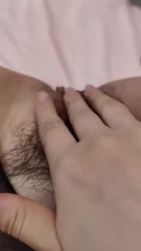 快手骚逼少妇【飞飞老师】大尺度掰逼展示，道具自慰高潮，眼镜御姐就是骚，挫逼放尿 截图1