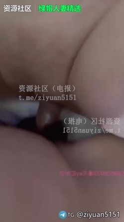 苏州原创绿帽夫妻「淫妻薇ya」《露脸母狗3P淫乱史2》眼神迷离，淫乱无套内射白虎骚逼，野男人的肉便玩物 截图10