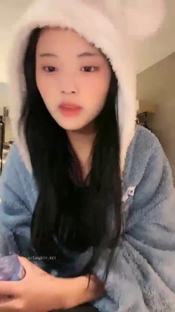 新人！正宗校花下海！超级漂亮~【低调糯米团】扣穴自慰~爽 截图4