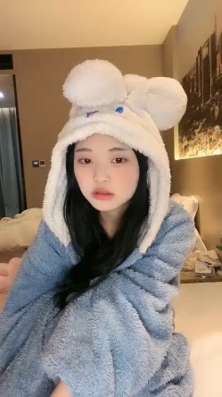 新人！正宗校花下海！超级漂亮~【低调糯米团】扣穴自慰~爽 截图5