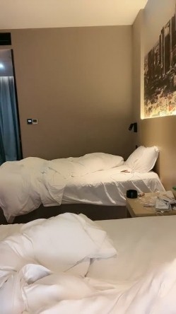 新人！正宗校花下海！超级漂亮~【低调糯米团】扣穴自慰~爽 截图9