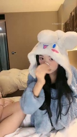 新人！正宗校花下海！超级漂亮~【低调糯米团】扣穴自慰~爽 截图10