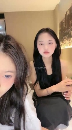 新人！正宗校花下海！超级漂亮~【低调糯米团】扣穴自慰~爽 截图14