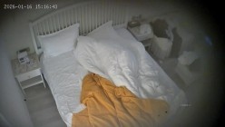 民宿酒店偷拍 ️中年男下午幽会媳妇闺蜜偷情操着正爽被来电查岗 截图2