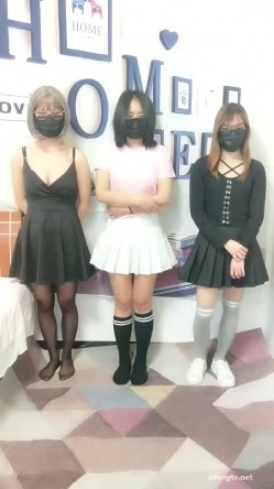 校园网高货利事件【Se卡哇伊】黑丝美乳高校三姐妹为还贷被啪啪 翘美臀挨个操 逼紧人俏 高清源码无水印 截图3