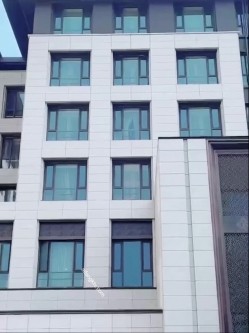 【终极调教 ️究极核弹】绿帽调教天花板『J神』最强私拍 ️勾引单男到宾馆3P做爱 抱起来操前后双插 截图5