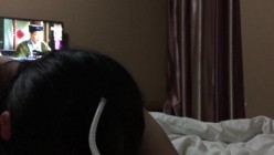 《换妻俱乐部泄密流出》绿帽老公带着老婆和其他男人玩3P,4P 完美露脸 截图7