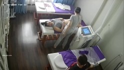 新流出 ️【破解摄像头】 ️美容院高质量少妇小姐姐全身刮毛 截图1