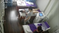 新流出 ️【破解摄像头】 ️美容院高质量少妇小姐姐全身刮毛 截图2