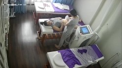 新流出 ️【破解摄像头】 ️美容院高质量少妇小姐姐全身刮毛 截图6