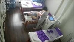 新流出 ️【破解摄像头】 ️美容院高质量少妇小姐姐全身刮毛 截图7