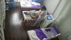 新流出 ️【破解摄像头】 ️美容院高质量少妇小姐姐全身刮毛 截图13