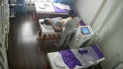 新流出 ️【破解摄像头】 ️美容院高质量少妇小姐姐全身刮毛 截图14