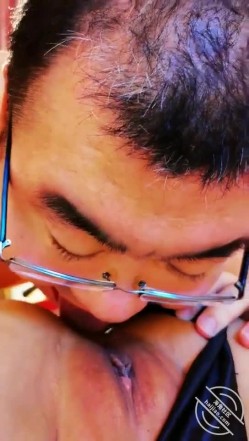 海角社区一个被绿海友投稿 我的淫骚老婆用和肥胖男出轨照片视频逼我离婚 截图9