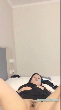 高颜值巨乳小姐姐 全裸露奶 舔奶 露逼诱惑 截图3