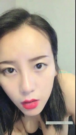 高颜值巨乳小姐姐 全裸露奶 舔奶 露逼诱惑 截图6