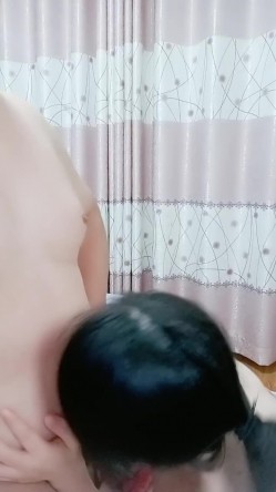 中年小夫妻，两人都是白皙皮肤，双方很会亲，前戏真足，深喉裹蛋蛋 截图6