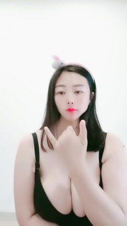 超级巨乳主播『椰汁西米露』高清源码录制35小时直播合集 无毛粉逼健身器材上甩大奶 截图1