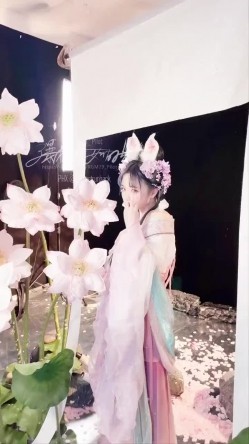 稀有露脸 高端ACG业界女神爆机少女 喵小吉 8月番微醺时刻绮怀零世界的异生活怪物猎人精品私拍 截图2